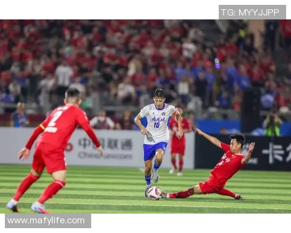 重庆足球队防守表现分析与改进建议探讨